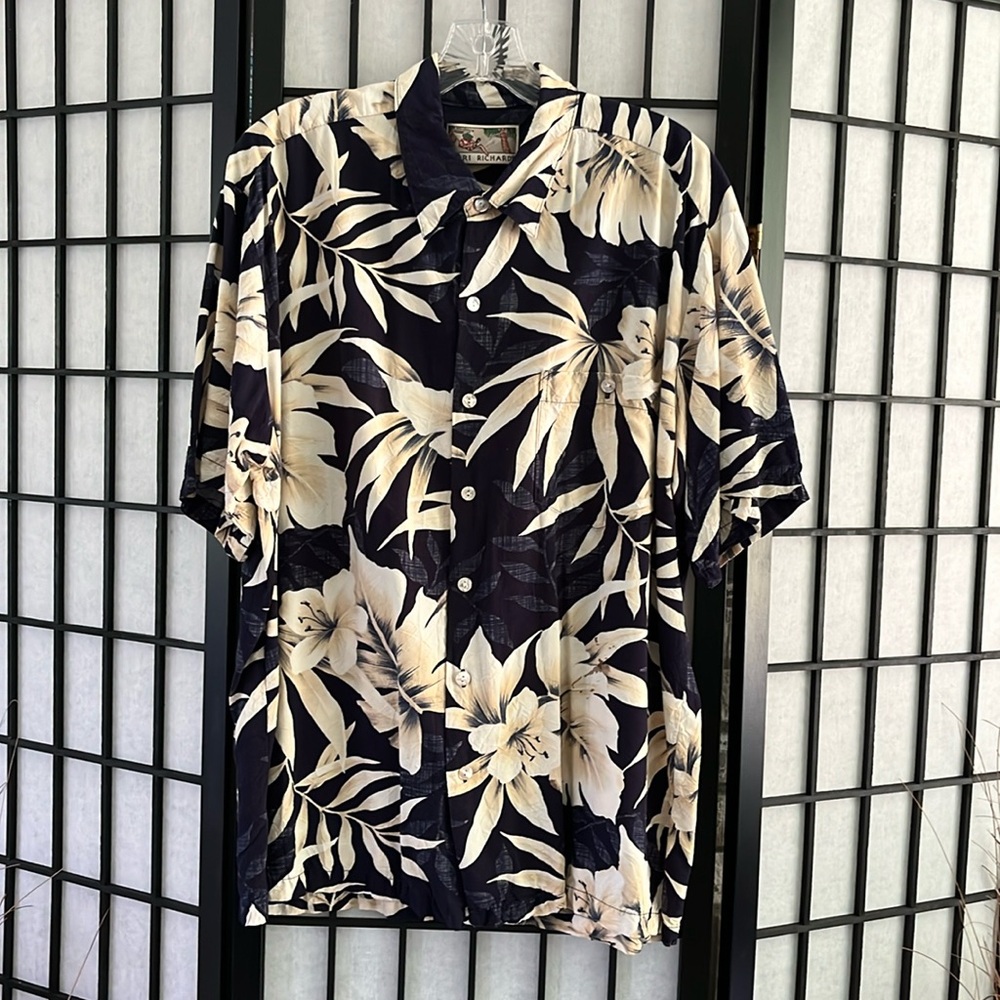 TORI RICHARD Casual Button Down Shirt